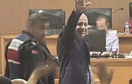 “Ümit Özdağ, sözde ırkçılık suçlamasıyla, Dem’in talebi doğrultusunda Silivri’de tutulmaya devam edecek.”