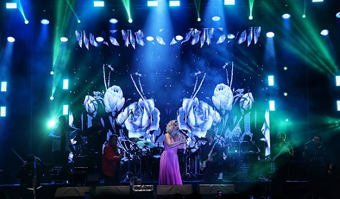 Antalya Yörük Türkmen Festivali’nde Funda Arar coşkusu