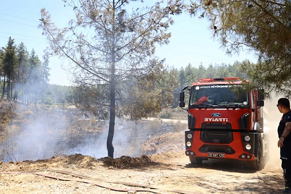 Antalya Büyükşehir İtfaiyesi’nden orman yangınlarına müdahale