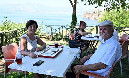 Muratpaşa’da Kıdemli kent sakinleri mangalada kapıştı