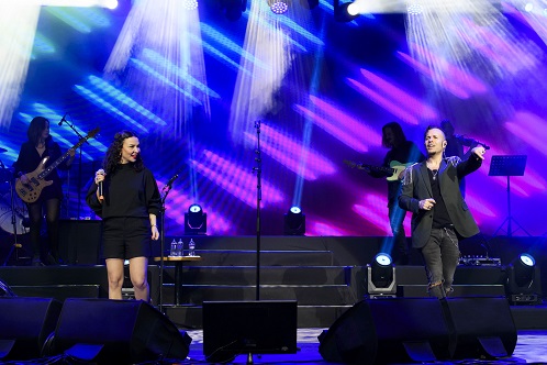 Emre Aydın Harbiye’de Duygulara Dokundu