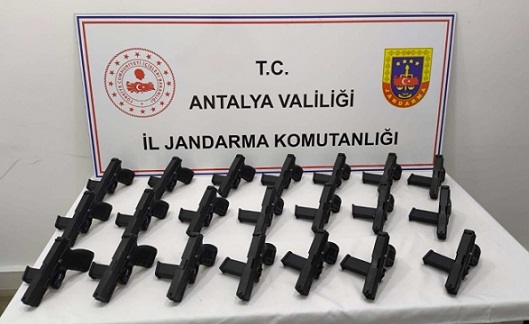 Antalya’da Kaçak Silah Operasyonu