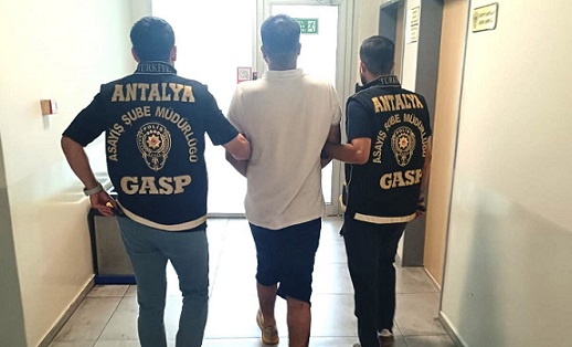 Aksu İlçesinde İş Yerlerini Kundaklayan 2 Şahıs Tutuklandı