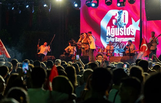 Manavgat Zafer Bayramı’nda Tek Yürek Oldu