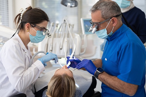 Diş Eti Hastalıklarının Erken Belirtilerine Dikkat