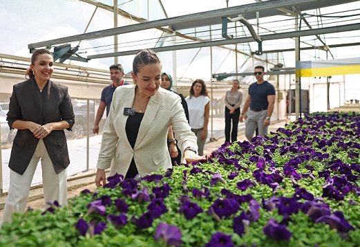 Antalya’yı güzelleştiren emekçi kadınlarla buluştu