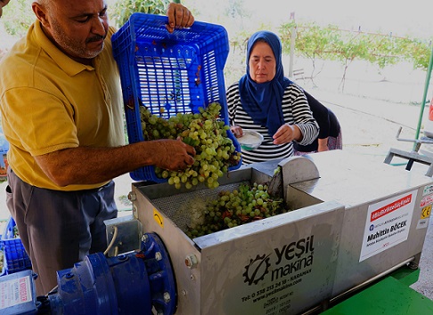 Kumluca’da Çizmeler rafa kalktı pekmez üretimi kolaylaştı