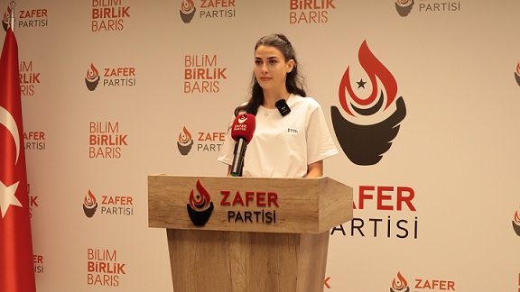 “Türk Genci İçin Okumak Zor, Yaşamak Kolay Mı?”