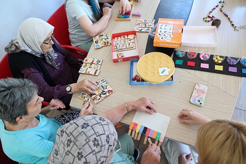 Mavi Ev’de farkındalık çalışmaları sürüyor