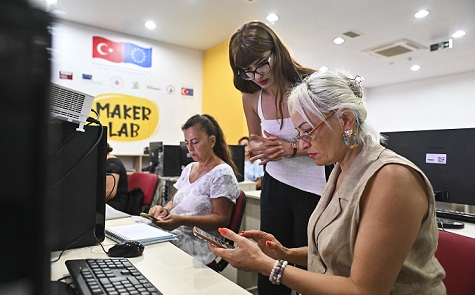Muratpaşa’dan kadınlara dijital çağ eğitimi