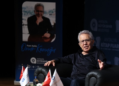 Antalya’da Zülfü Livaneli okurlarıyla buluştu