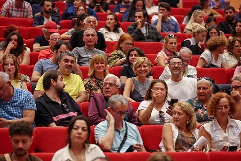 Uluslararası yarışma filmleri seyirciyle buluşuyor