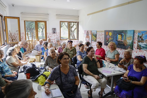65 yaş üstü vatandaşların sosyal buluşma noktası