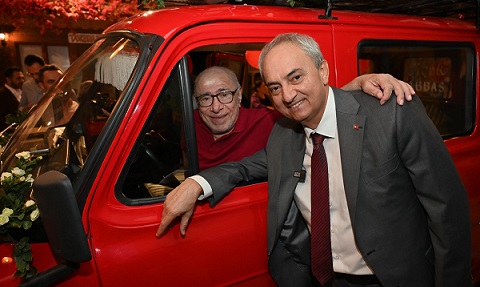 Çiçek Abbas, yıllar sonra Kepez’de minibüsüyle buluştu