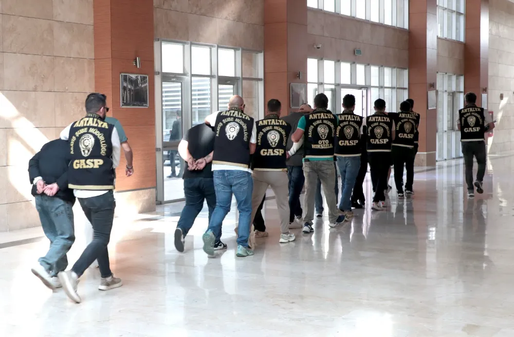 Antalya’da “Mala Zarar Verme” Suçundan 10 Şahıs Tutuklandı