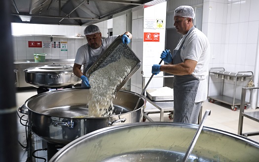 Alanya Aşevi’nden ihtiyaç sahiplerine günde 2 öğün sıcak yemek