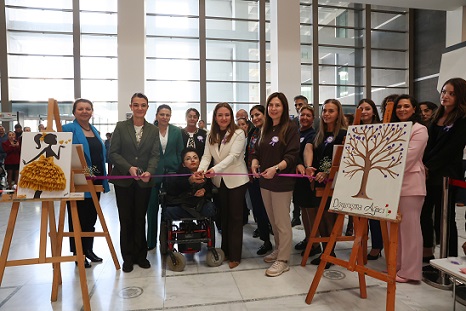 Antalya’da “Kadın ve Dayanışmanın Renkleri” sergisi açıldı