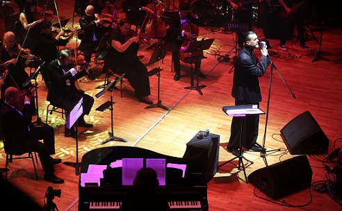 Cem Adrian ve Antalya Devlet Senfoni Orkestrası büyüledi