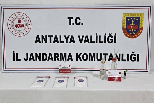 Döşemealtı’nda Jandarmadan Uyuşturucu Operasyonu