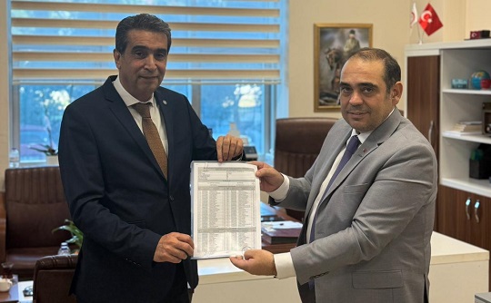 İYİ Parti İl Başkanı Ali Adnan Kaya mazbatasını aldı