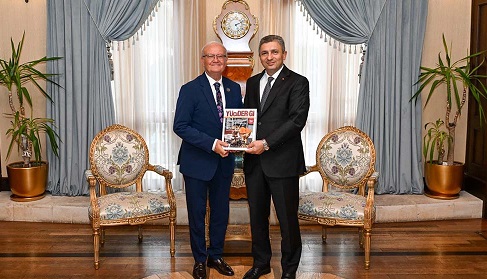 Valisi Hulusi Şahin’den Prof. Dr. Yavuz Tekelioğlu’na “30 Yılın En İyisi” Ödülü Tebriği