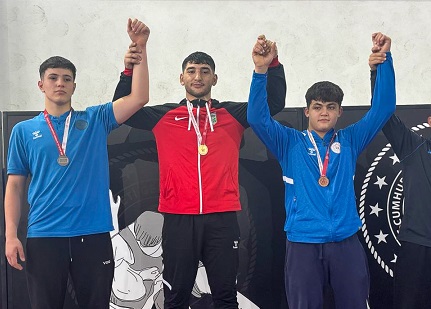 Manavgatlı güreşçilerinden 3 madalya