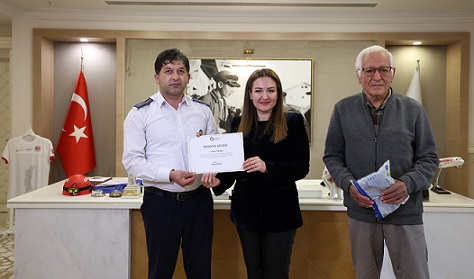 Antalya’da Otobüste unutulan 4 Bin Euro sahibine teslim edildi