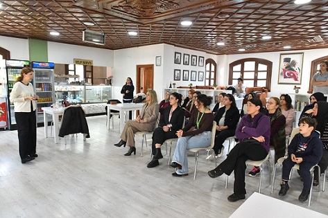 Zübeyde Hanım Kadın Eğitim ve Sosyal Tesisi’nde kadın sağlığı konuşuldu