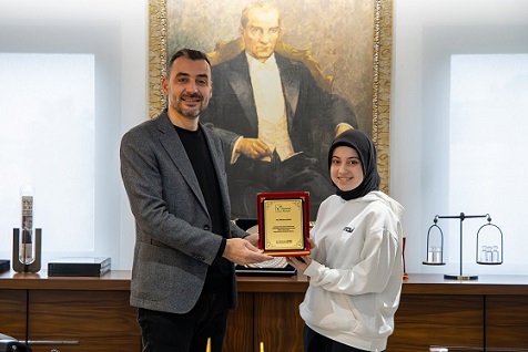 Başkan Vekili Çiçek, LGS’de Derece Yapan Öğrencileri Kabul Etti