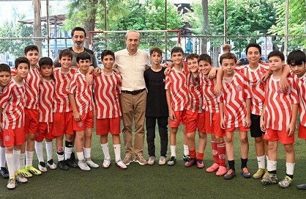 Başkan Kocagöz çocuklara kayıtsız kalmadı