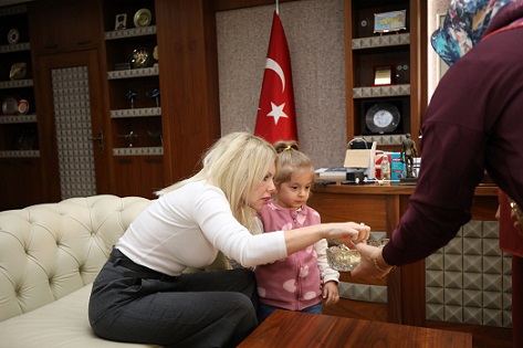 Mucize Bebek Özlenen, Doktorunu Ziyaret Etti