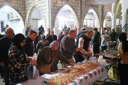 Kepez’de Miraç Kandili’nde lokmalar döküldü