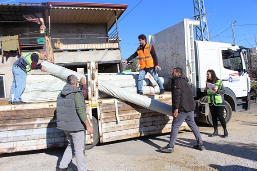 Manavgat’ta Hortumdan zarar gören üreticiye destek