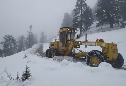 Antalya’da karla mücadele mahsur kalan araçlar kurtarıldı