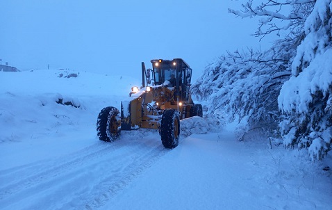 Korkuteli Karla mücadelede hız kesmiyor