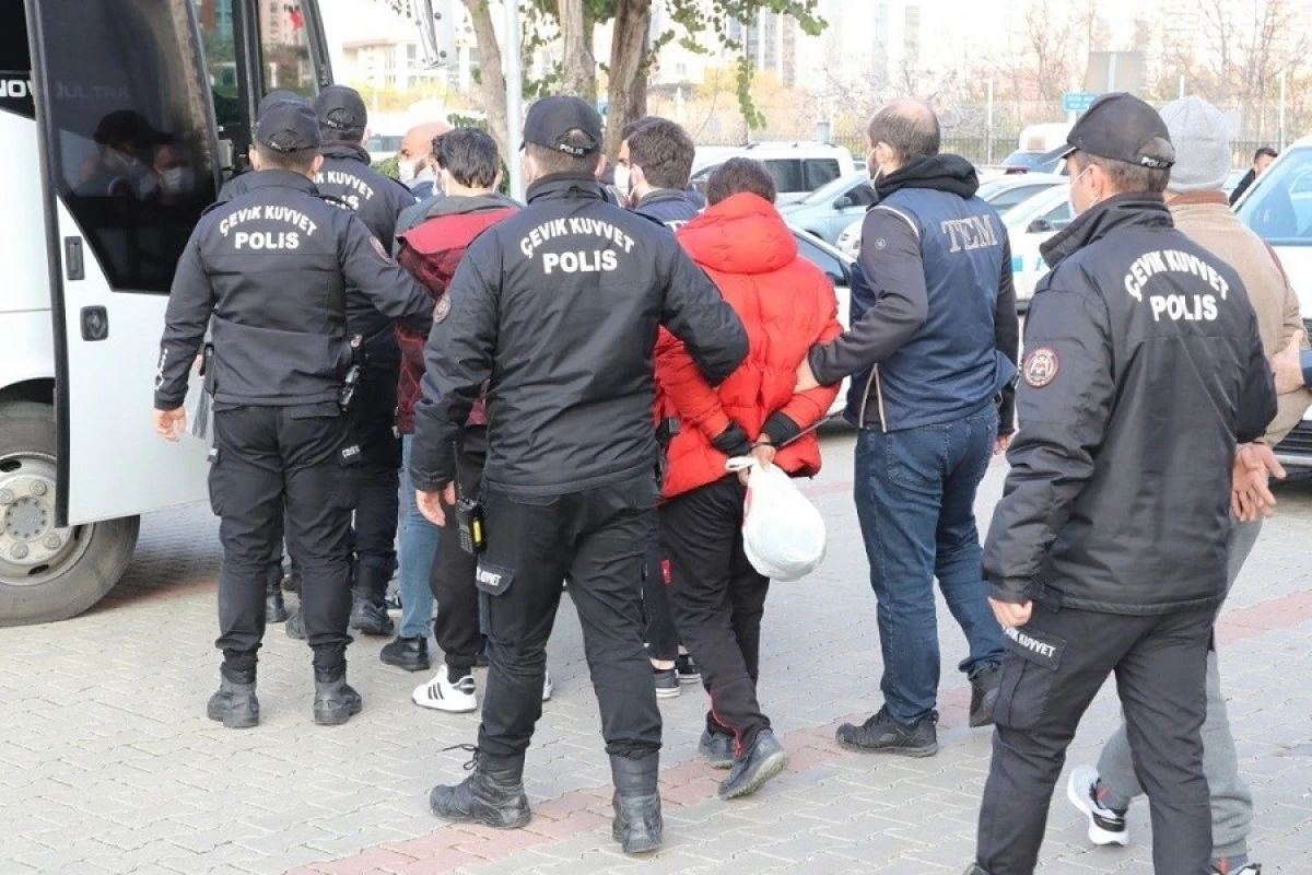 Antalya’da Nitelikli Dolandırıcılık Suçundan 3 Şüpheli Şahıs yakalandı