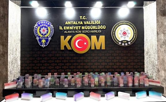 Antalya’da Kaçak Ürün Operasyonu: 5 Tutuklama