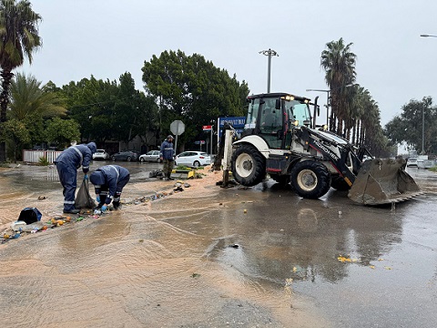 Antalya Büyükşehir ekipleri şiddetli yağışa karşı teyakkuz halinde