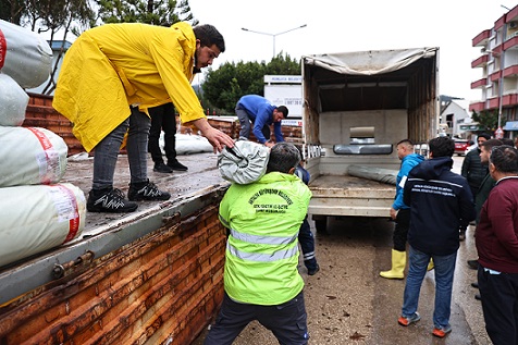 Antalya Büyükşehir’den üreticiye sera naylonu desteği
