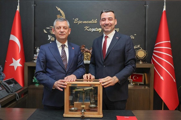 Başkan Vekili Çiçek’ten Özgür Özel’e Ziyaret