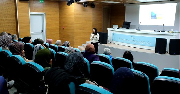 Finikeli kadınlara ‘Çevre Dostu Çiftçi Kart’ tanıtıldı