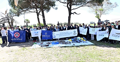 Antalya Lara Sahili’nde öğrencilerden bilimsel temizlik