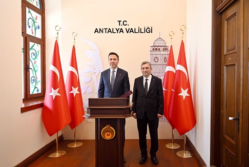 Bakan Bayraktar’dan Antalya Valiliğine ziyaret