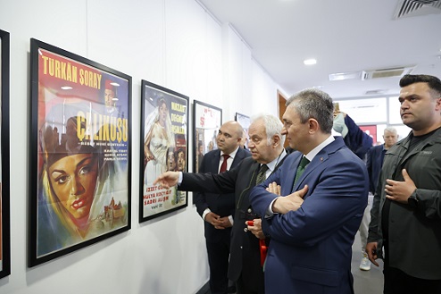 Antalyalılar Yeşilçam afişleriyle zamanda yolculuğa çıkıyor