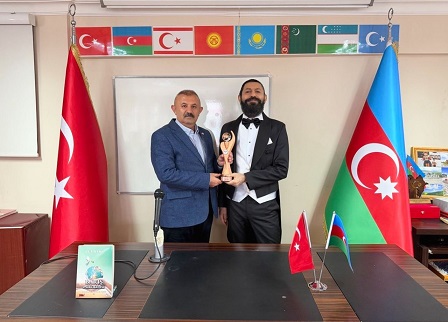 Dünyaca Ünlü Yazar Akif Manaf’a Diyalog ve Barış Ödülü