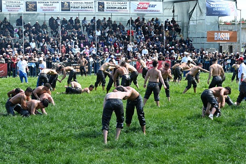 Kepez’in er meydanında deste boylarında büyük mücadele
