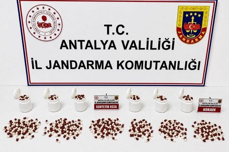 Alanya’da Uyuşturucu operasyonu! Sentetik ecza ve kokain ele geçirildi