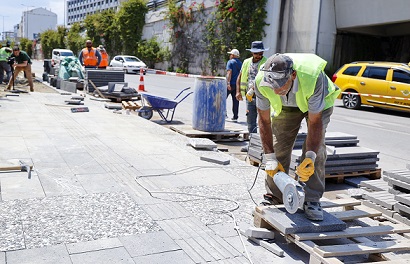 Büyükşehir’den Mevlana Caddesi ve 100. Yıl Bulvarı arasında kaldırım ve peyzaj çalışması