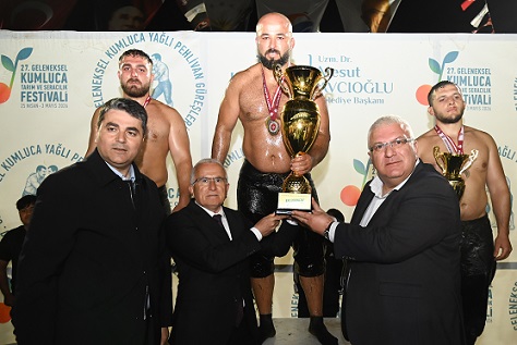 Kumluca’da başpehlivan Orhan Okulu oldu