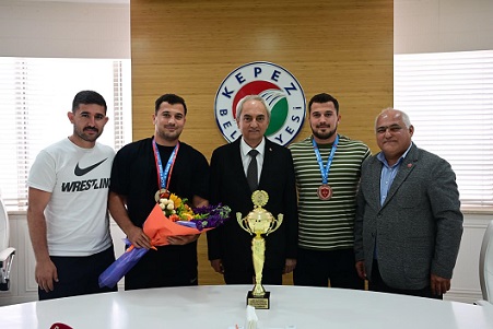 Kepez’in Pehlivanlarından Başkan Kocagöz’e Ziyaret